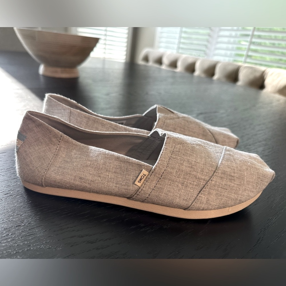 TOMS slip on shoe